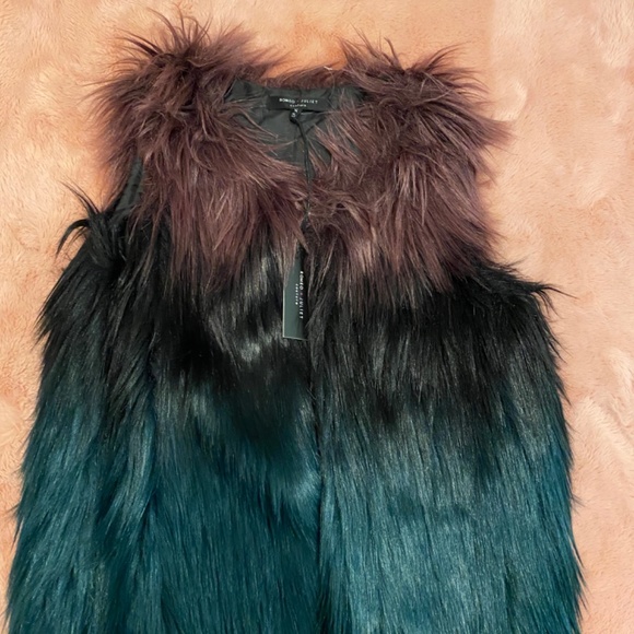 Faux fur Vest - Picture 3 of 4
